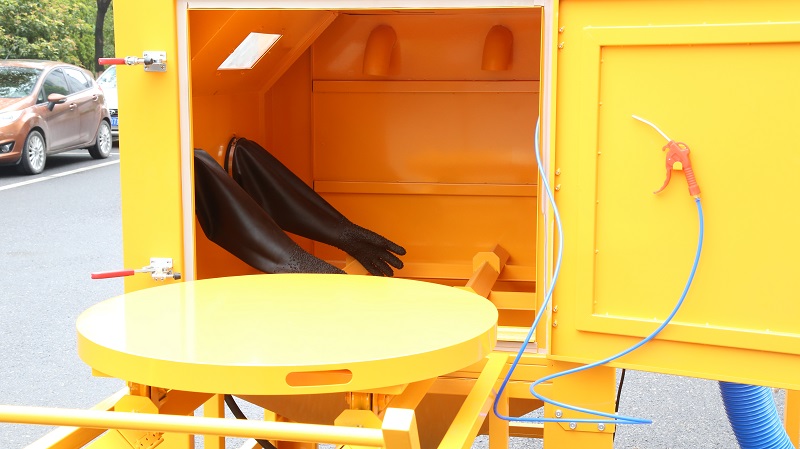 Turntable Sandblasting Cabinet